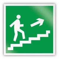 Знак на пластике E15 «Направление к эвакуационному выходу по лестнице вверх (правосторонний)» (пластик, 200х200 мм)