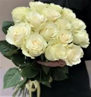 Букет из 15 белых роз, 60 см, Цветочная мастерская 