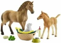 Игровой набор Farm Toys Horse Club Sarahs baby animal care