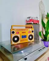 Винтажный игрушечный деревянный радио магнитофон / Магнитола из дерева