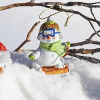 Интерьерная миниатюра, декор, сувенир, украшение керамическое Снеговик-сноубордист