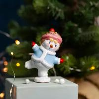 Интерьерная миниатюра, декор, сувенир, украшение керамическое Снеговик-девочка на коньках