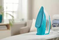 Паровой утюг Russell Hobbs 26482 Light and Easy Brights Steam Iron, 2400 Вт, 240 л, голубой