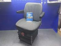 Сиденье универсальное (МТЗ, ЮМЗ-6, Т-150) кресло с подлокотниками 80-6800010-01