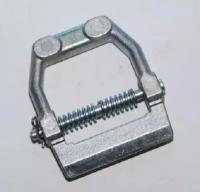 Скоба суппорта переднего тормоза (рычаг прижимной, бляха, серьга) для Лада Нива ВАЗ 2121