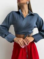 Рубашка женская на запах топ укороченная атласная на завязках, блузка шелковая синяя 44р
