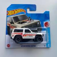 Коллекционная машинка Hot Wheels Main Line 2022 Nissan Patrol Custom