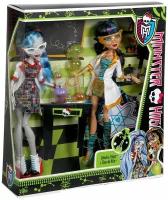 Набор кукол Monster High Безумная наука Клео де Нил и Гулия Йелпс, 27 см, BBC81