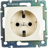 Legrand Розетка 1-м СП Valena 16А IP21 2P+E с заземл. защ. шторки немецк. стандарт механизм сл. кость (DIY-упак.) Leg 695613