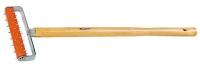 Валик для гипсокартона MTX 150 мм, игольчатый, деревянная ручка 500 мм 87901