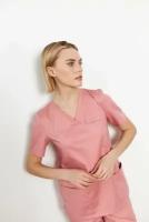 Медицинская хирургическая блуза от бренда Лечи красиво, цвет розовый, размер 48