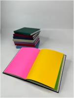 Скетчбук блокнот записная книжка с разноцветными листами в жестком синем переплете для рисования А5 21х15,5, обложка однотонная