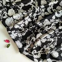Ткань плательная для шитья блузки, юбки, платья с дизайнерским принтом розы на черном, 1 м х 145 см