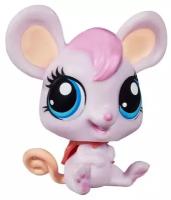 Фигурка Littlest Pet Shop Мышка Фиона с накидкой B2811, 5 см