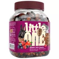 Лакомство для кроликов, хорьков, грызунов Little One Snack Berry mix, 200 г