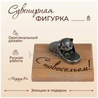 Сувенирная фигурка 