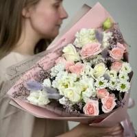 Букет живых цветов из роз, эустом и хризантем Блум