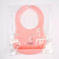 Нагрудник для кормления «Мишка» пластиковый с карманом, цвет розочвый