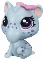 Игровой набор Littlest Pet Shop Тапир Ирина с бантиком B2166