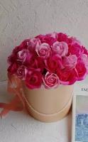 Большой букет из розовых мыльных роз в коробке (33 штуки). Подарок на Новый год подруге, День Матери, День рождения, юбилей. Мыльные цветы, розы