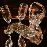 Подарочный набор - два бокала для шампанского с блюдом из прозрачной винной бутылки с ведерком для льда серии Хмельное стекло