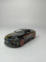 Модель автомобиля BMW M8 коллекционная металлическая игрушка масштаб 1:24 черно-золотой