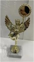 НИКА с венком золотая статуэтка высшая награда в области спорта культуры достижений за призовые места и участие