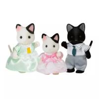 Фигурки Sylvanian Families Семья Черно-белых котов 5306, 3 шт