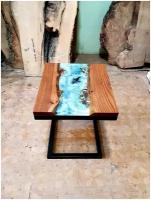 Придиванный столик лофт. Столик из массива вяза с рекой из эпоксидной смолы