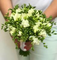 Букет невесты из фрейзий «Портофино» - S (до 30 см) - 9890 руб