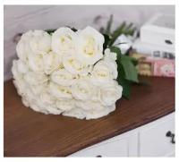 Букет из 25 белых роз, 60 см, Цветочная мастерская 