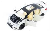 Машина Toyota Camry 1:24 металлическая 21 см со светом и звуком