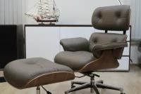 Коричневое кресло из натуральной кожи Eames с колесами