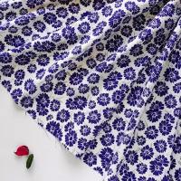 Ткань плательная вискоза Сиена, штапель для шитья платья, юбки, сарафана, рубашки с белый с синими цветочками, 1 м х 145 см
