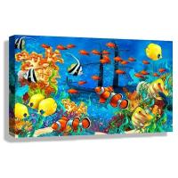 Картина 50x30 см на холсте Синее море, яркие рыбки на фоне затонувшего корабля