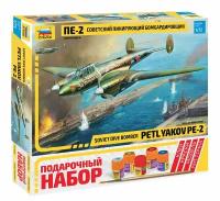 ZVEZDA Советский пикирующий бомбардировщик Пе-2, 7283ПН 1:72