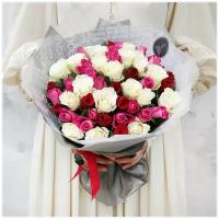 Букет живых цветов из 51 розы - нежный микс 30см