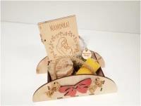 Подарочный набор для мамы в деревянной коробке в форме сумочки 
