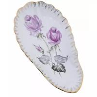 Тарелка декоративная в виде морской раковины с изображением роз, фарфор, деколь, мануфактура 