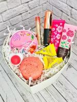 Подарочный набор для женщин Бьюти Бокс/Beauty Box с косметикой/Уходовая и декоративная косметика для лица и тела