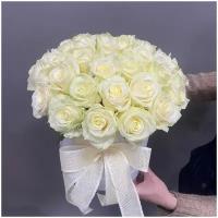 Белые розы В шляпной коробке (39 ШТ)