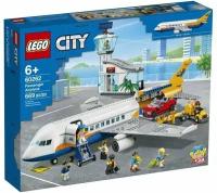 Конструктор LEGO City Пассажирский самолёт (LEGO 60262)