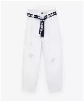Джинсы силуэта Mom-fit с декоративными повреждениями белые Gulliver, цвет белый, размер 134, мод.12208GJC6303