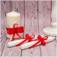 Свадебные свечи для интерьера и церемонии домашнего очага жениха и невесты с двойными бантами из красных и белых атласных лент ручной работы