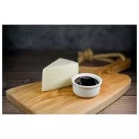 Шевр Класси́к — сыр из козьего молока, полутвёрдый, выдержанный от 