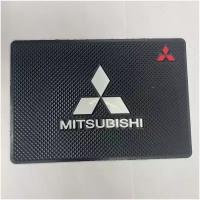 Коврик противоскользящий, на приборную панель c логотипом Mitsubishi/ Коврик на торпедо автомобиля