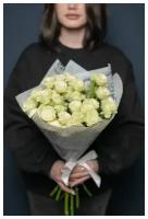 Монобукет Роза белая кустовая 9 шт, цветочный подарок жене, любимой, девушке на 8 марта