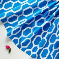 Ткань плательная вискоза Валенсия, штапель для шитья платья, юбки, рубашки, голубого цвета с геометрическим принтом цепи, 1 м х 145 см