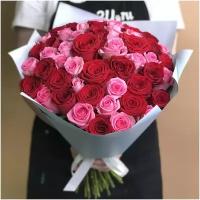 Букет из красных и розовых роз 40 см