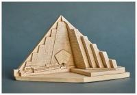 Египетская пирамида (в разрезе)